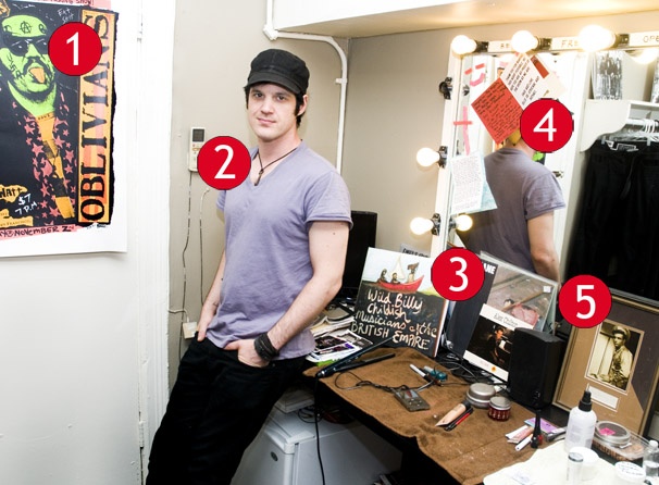 American Idiot’s Michael Esper Has the Time of His Life in His Backstage Digs