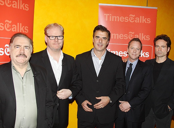 Photo d'équipe! Kiefer Sutherland and Co. prêt pour