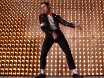 Check Out Darren Criss’ Moves in Glee’s Upcoming Michael Jackson Episode