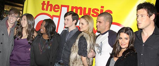 Glee Cast Takes Manhattan at Borders CD Signing