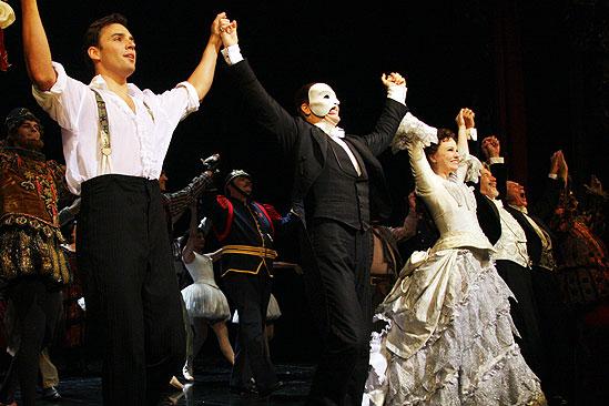Phantom 9000 performance – John Cudia – Jennifer Hope Wills – Ryan Silverman (curtain call)