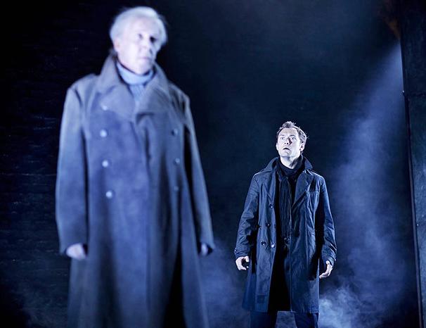 Show Photos - Hamlet - Peter Eyre - Jude Law