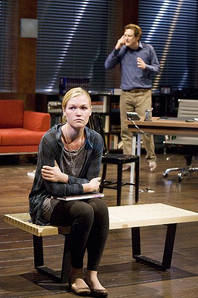 Oleanna - Show Photos - Julia Stiles - Bill Pullman (sitting)