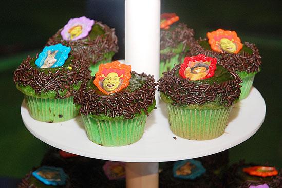 Shrek first anniversary – cupcakes2