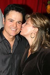 Photo Op - Donny Osmond Portrait at Tonys DiNapoli - Donny Osmond - Debby Osmond  (kiss)