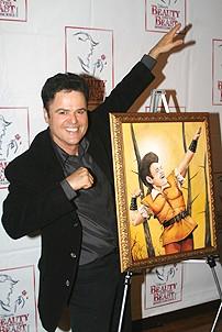 Photo Op - Donny Osmond Portrait at Tonys DiNapoli - Donny Osmond (Gaston pose with portrait)