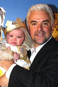 Photo Op - Spamalot opens in Las Vegas - John O'Hurley - baby son