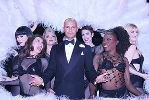 Photo Op - Joey Lawrence in Chicago - Joey Lawrence (feathers, girls 1)