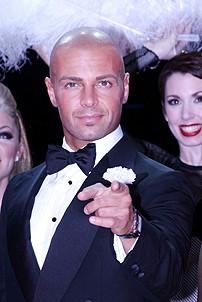 Photo Op - Joey Lawrence in Chicago - Joey Lawrence (pointing)