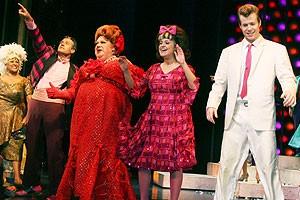 Photo Op - George Wendt in Hairspray - cc - Darlene Love - Jim J. Bullock - George Wendt - Lori Eve Marinacci - Ashley Parker Angel