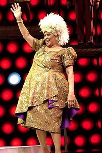 Darlene Love's Final Performance - Darlene Love (waves goodbye)