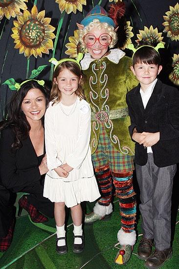 Catherine Zeta-Jones at Shrek the Musical – Catherine Zeta-Jones – Carys – Dylan – Jennifer Cody