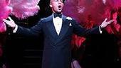 Photo Op - Joey Lawrence in Chicago - Joey Lawrence (arms out)