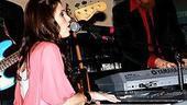 Idina Menzel at Virgin - Idina sings 5